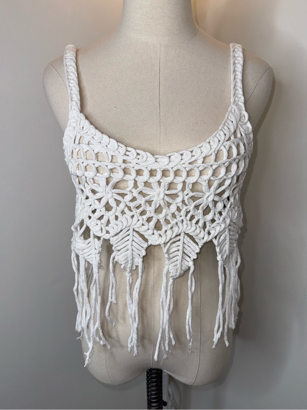 Cider Women’s Medium White Crochet Knit Crop Tank Top